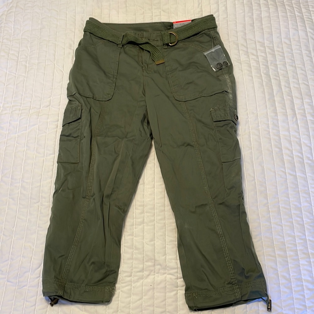 New green capris, never worn.